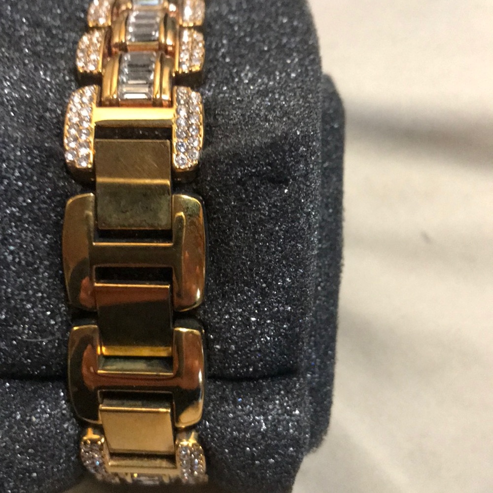 watch - Picture 2 of 4